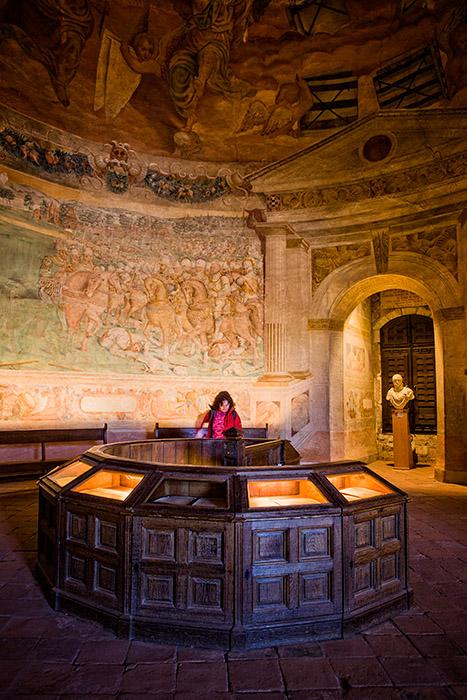 Castillo de los Alba. Alberga un pequeño museo con objetos procedentes las excavaciones del castillo y unos frescos renacentistas decorando una de sus salaAlba de Tormes. Salamanca. Castilla y León. España. © Javier Prieto Gallego