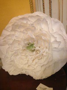 Love & Vintage, flor de papel de seda blanca