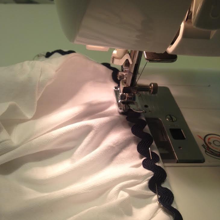 como decorar una camiseta con picunela paso 2