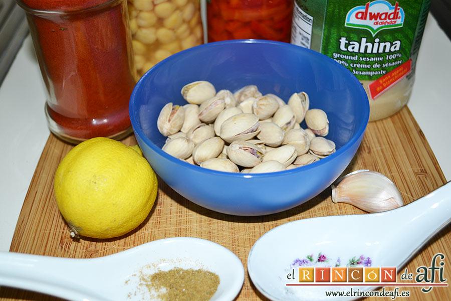 Hummus con pimientos y pistachos, preparamos los ingredientes