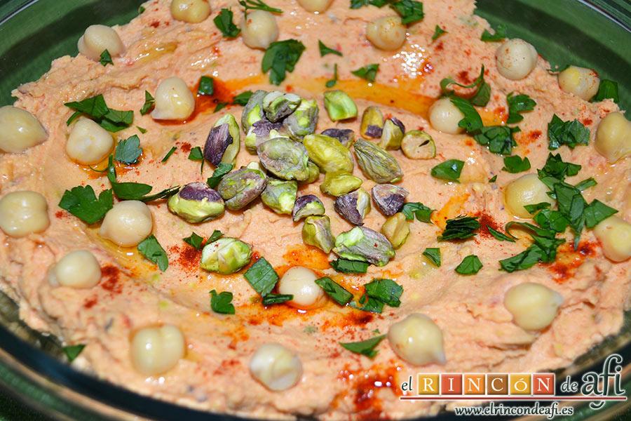 Hummus con pimientos y pistachos, sugerencia de presentación