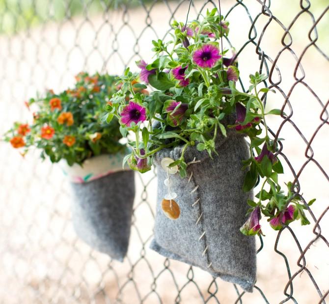 flores y plantas en casa, macetas reciclando un jersey