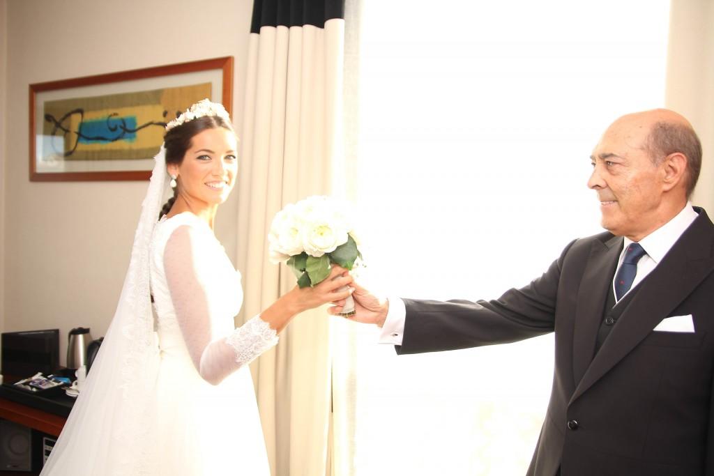 ramo de rosas blancas para novias