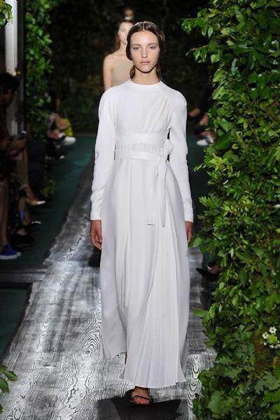 photo-17-photos-du-defile-valentino-haute-couture-automne-hiver-2014-2015_4965309