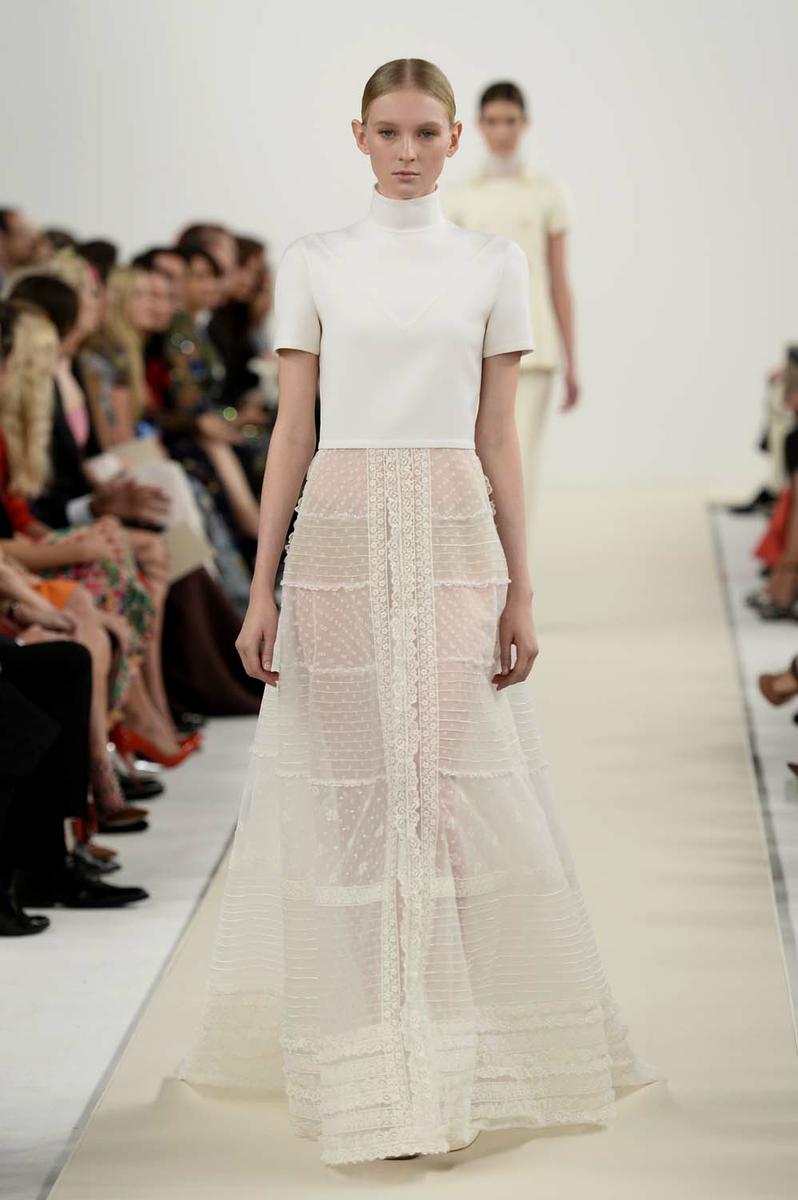 Valentino Sala Bianca 945 Event - Runway
