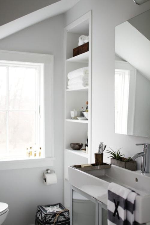 Baño en blanco y negro