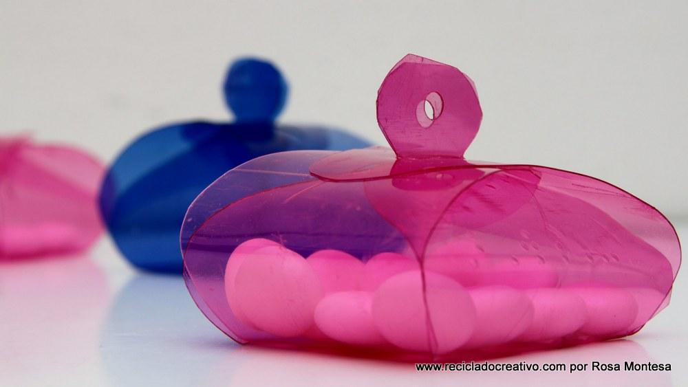 Caja de regalo - bombonera, realizada reciclando una botella de plástico