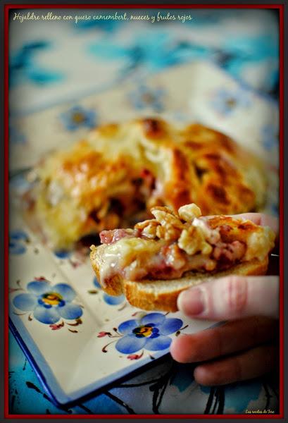 Hojaldre relleno con queso camembert nueces y frutos rojos tererecetas 02