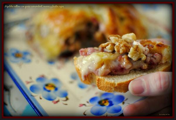 Hojaldre relleno con queso camembert nueces y frutos rojos tererecetas 05
