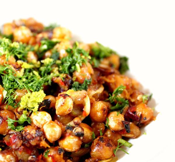 Garbanzos salteados con sambal oelek