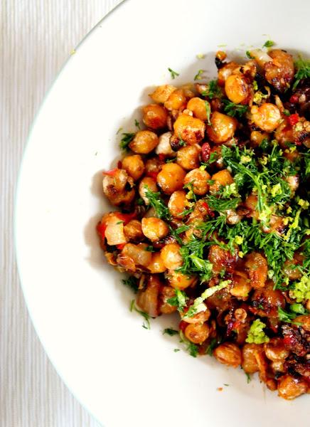 Garbanzos salteados con sambal oelek