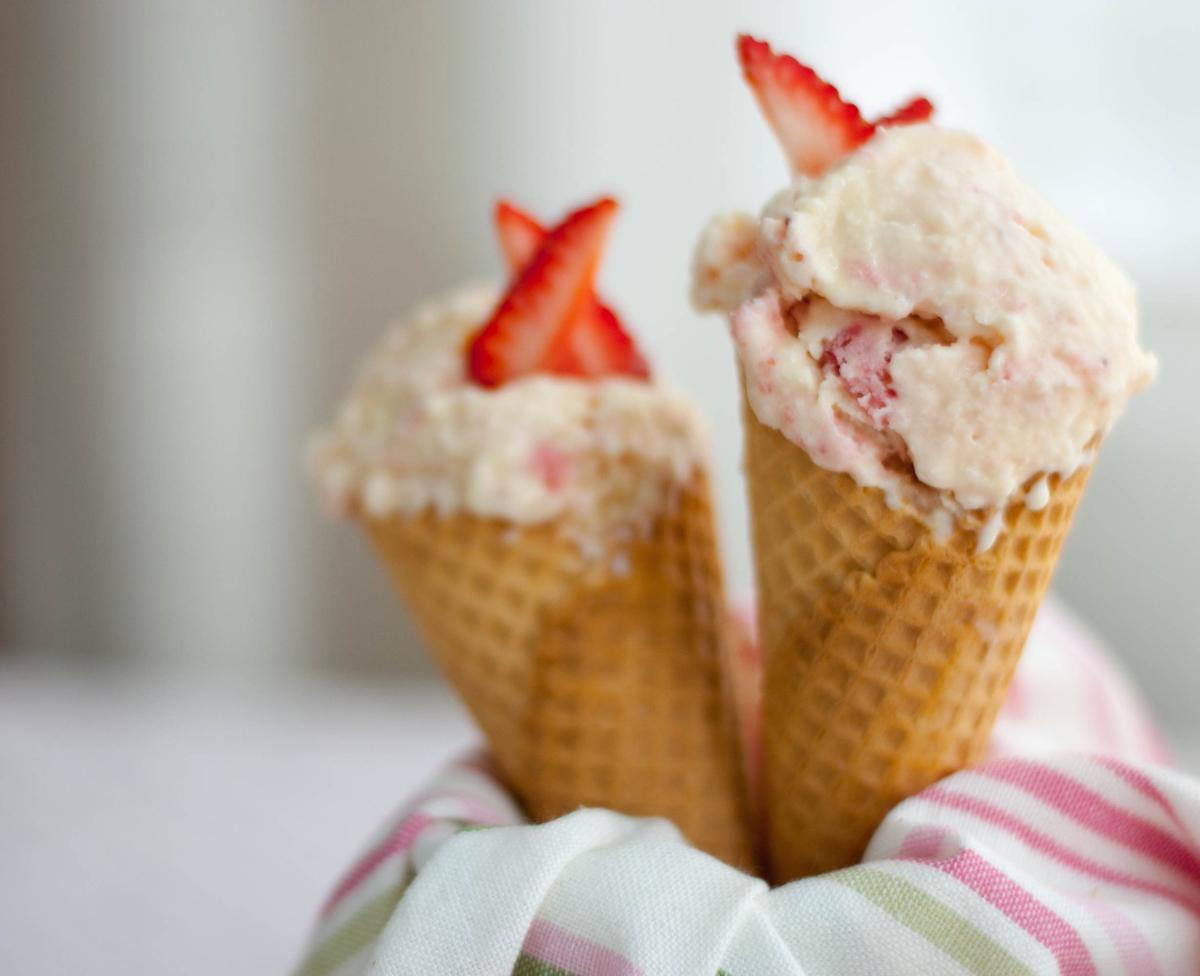Yogur helado de vainilla con fresas