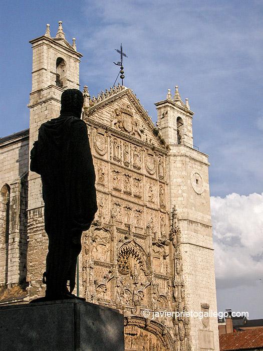 Estatua de Felipe II frente a la iglesia de San Pablo. Valladolid. Castilla y León. España © Javier Prieto Galleg