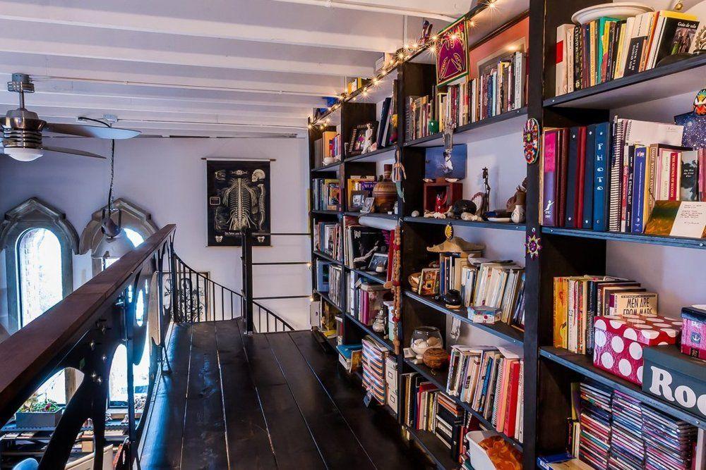 Loft gotico industrial en Toronto tercer piso biblioteca 2