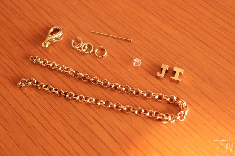 como hacer una pulsera con iniciales para el día de la madre