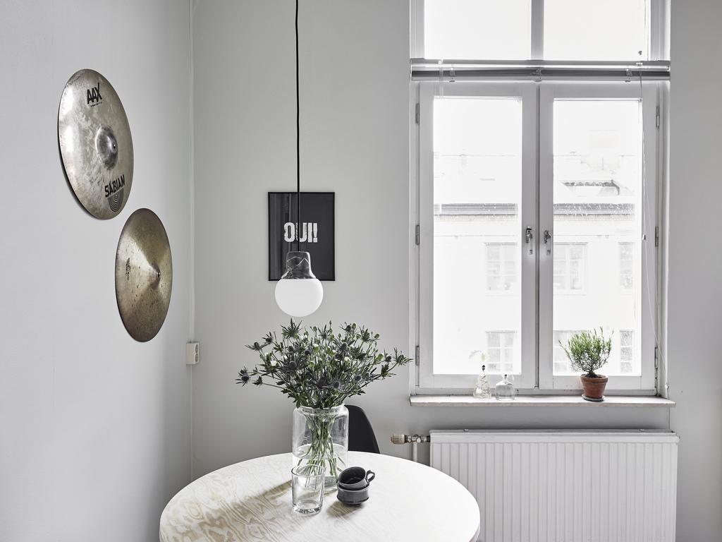 08-decorating-living