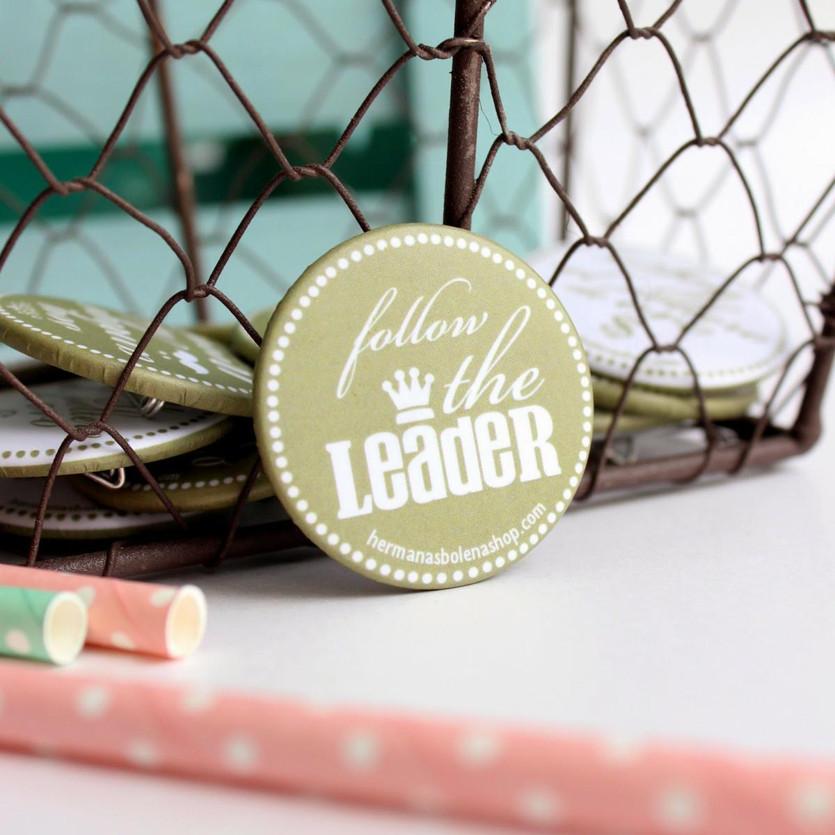 detalles de boda chapas para invitados