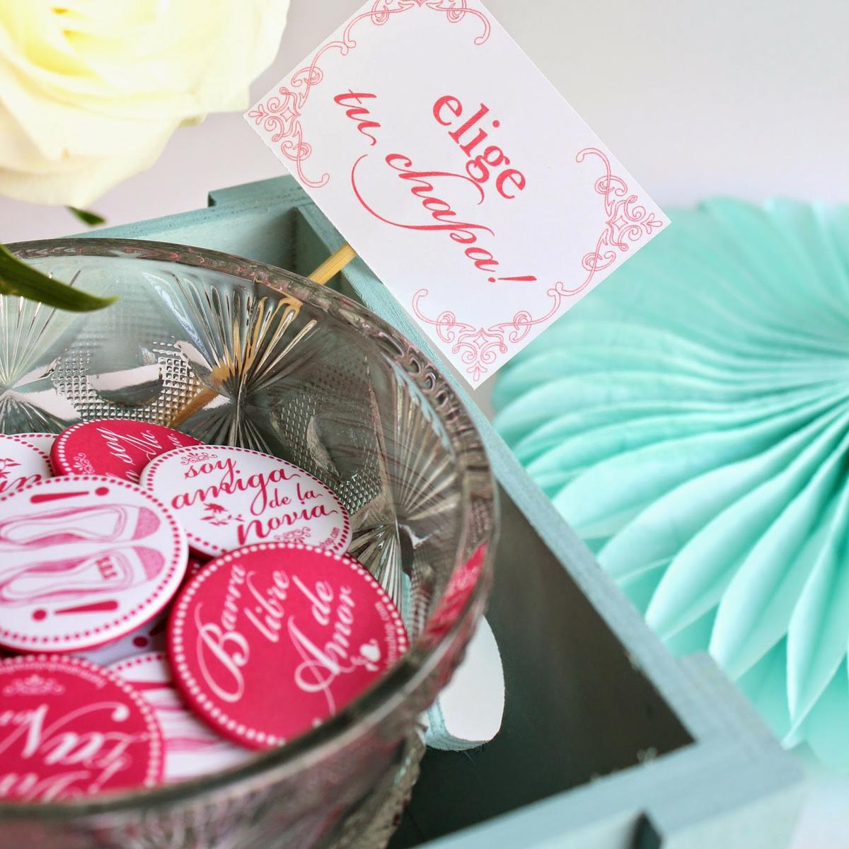 detalles de boda chapas para invitados