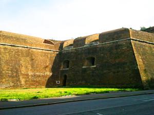 Monumentos que te encuentras mientras caminas por la calzada.