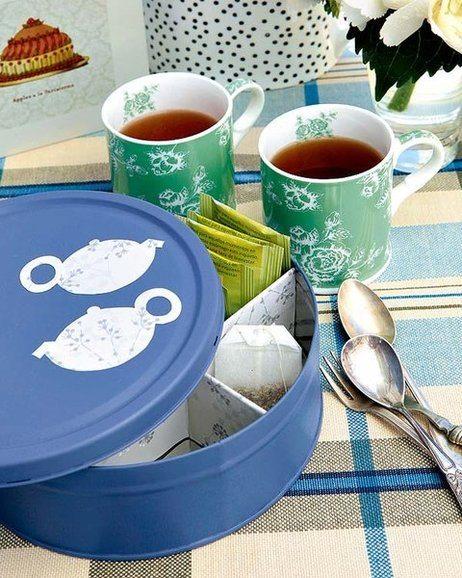 Caja de galletas utilizada para guardar infusiones