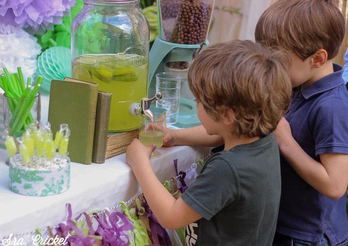 niños en expendedor