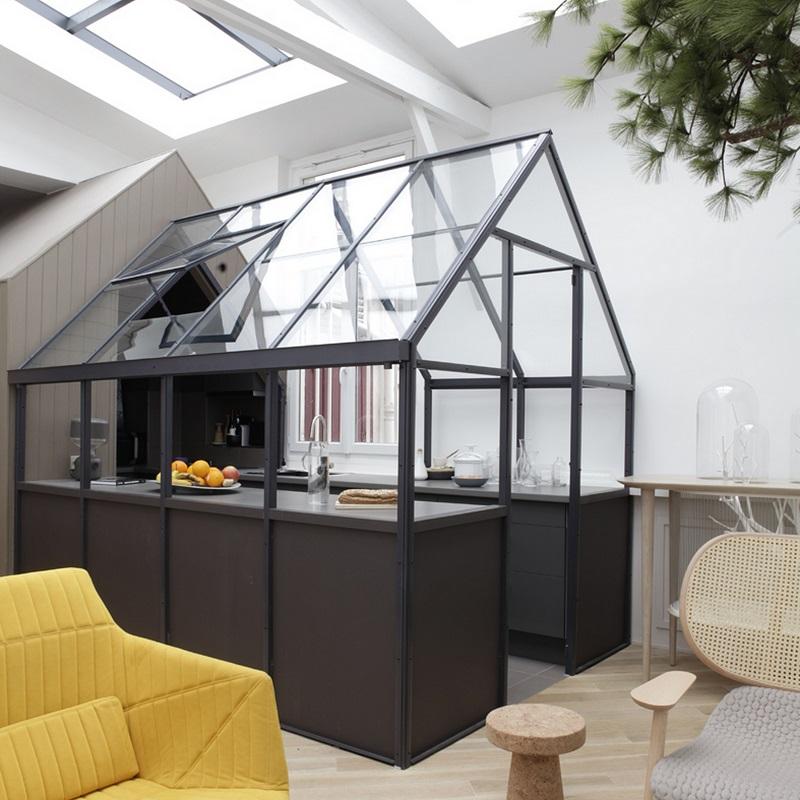 cocina con paredes de cristal