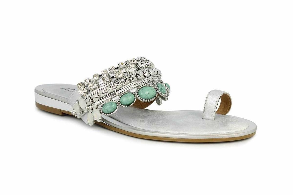 alma en pena - sandalia baja plateada con piedras