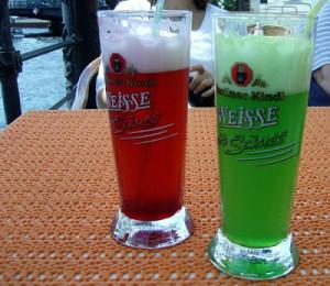 Cerveza de sabores (cereza y Waldmeister)