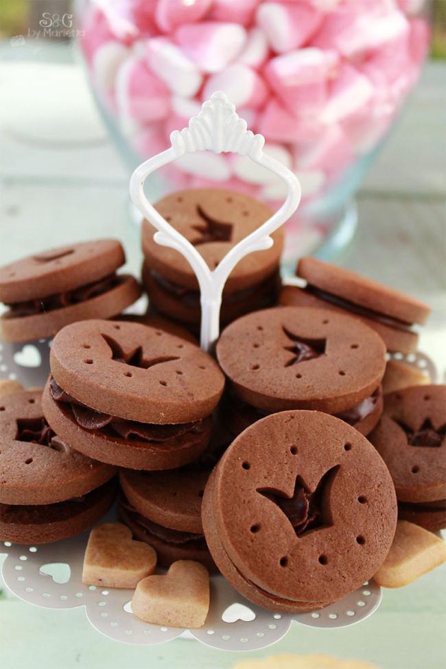 Shortbread lavander biscuit, Pallete Feullitine , Agenda Menuda, Galletas Comunión, galletas papel azúcar, galletas de mantequilla, galletas decoradas, Comunión Candy Bar, Chalk Paint, La Alacena de Angela, Lolayelcaracolverde, papel azúcar, sweets and gifts, bloguera murciana, palet, guirnalda, vintage, chocolatinas con chocolate blanco y flores de chocotransfer, Chocolates Nestlé