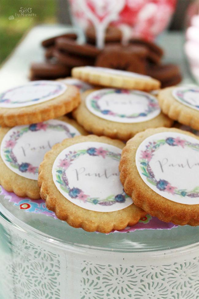 Galletas Comunión, galletas papel azúcar, galletas de mantequilla, galletas decoradas, Comunión Candy Bar, Chalk Paint, La Alacena de Angela, Lolayelcaracolverde, papel azúcar, sweets and gifts, bloguera murciana, palet, guirnalda, vintage