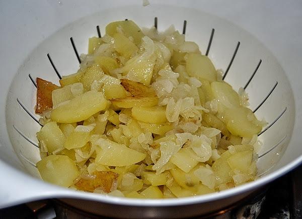 escurrir papas y cebolla