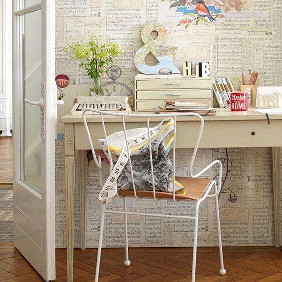 Mesas y escritorios vintage para decorar tu rincón de trabajo