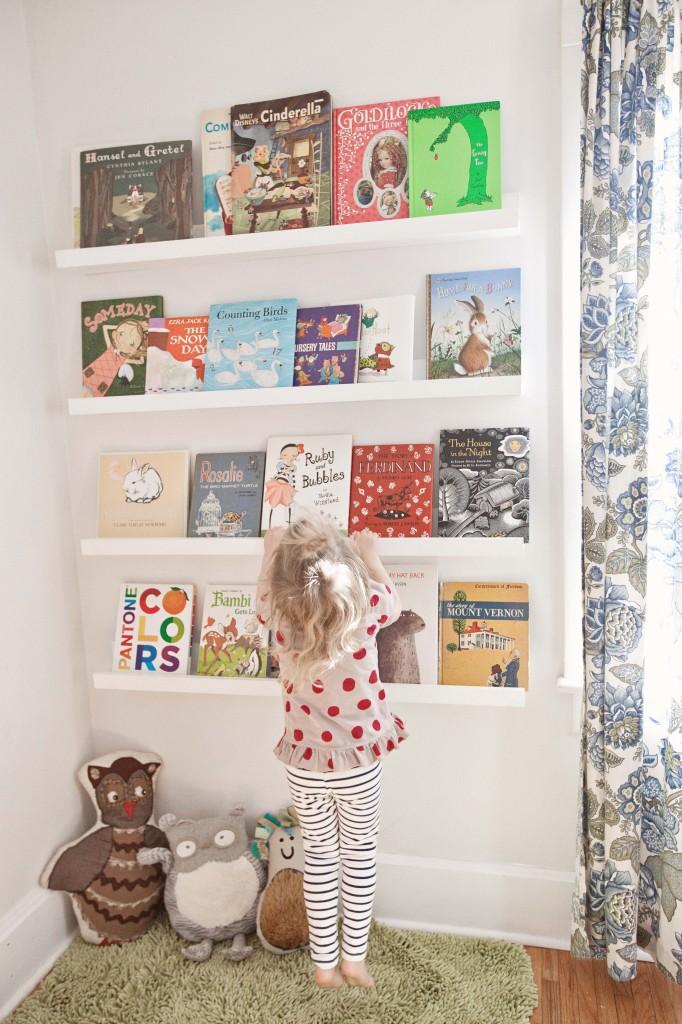 libros en habitación infantil