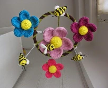 movil para cuna de flores y abejas