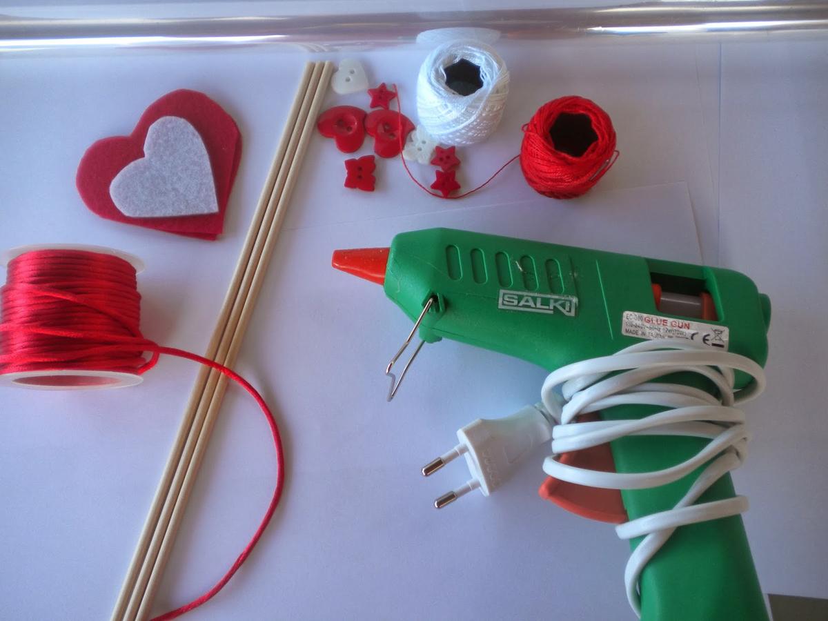 Manualidades Caseras Inma cosas que necesitamos para hacer unos Corazones de fieltro 