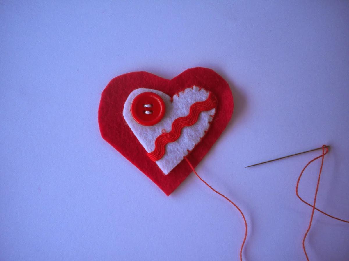 Manualidades Caseras Inma Corazones de fieltro rojos