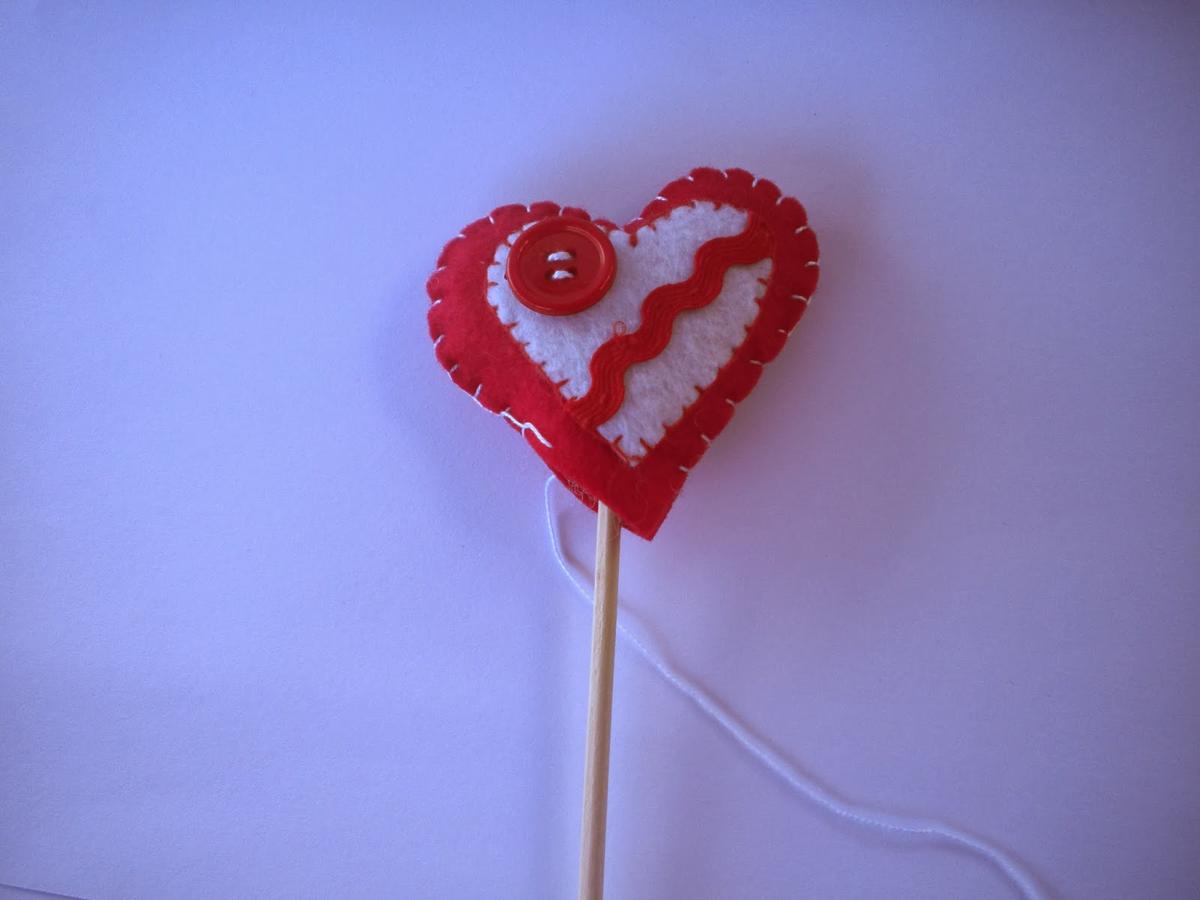 Manualidades Caseras Inma Corazones de fieltro como poner el palo