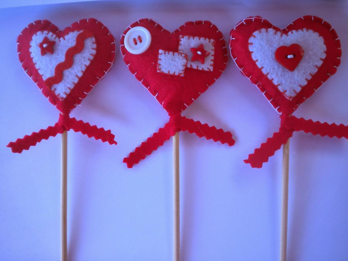 Manualidades caseras Inma Corazones rojos fieltro
