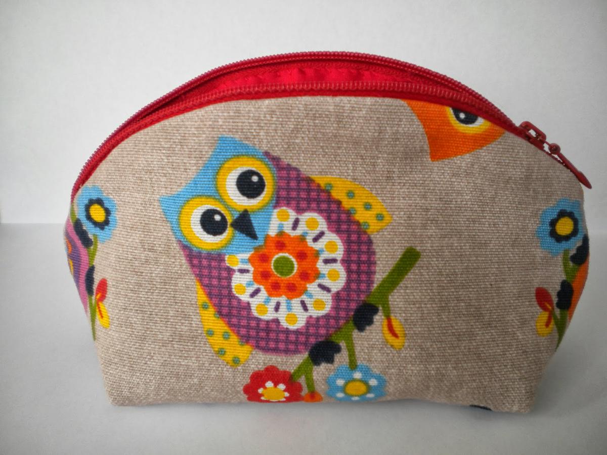 manualidades caseras faciles neceser con tela de buhos de colores para pinturas