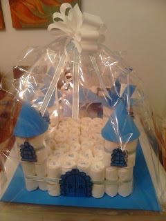 manualidades caseras faciles Castillo de pañales para regalos de bebe 