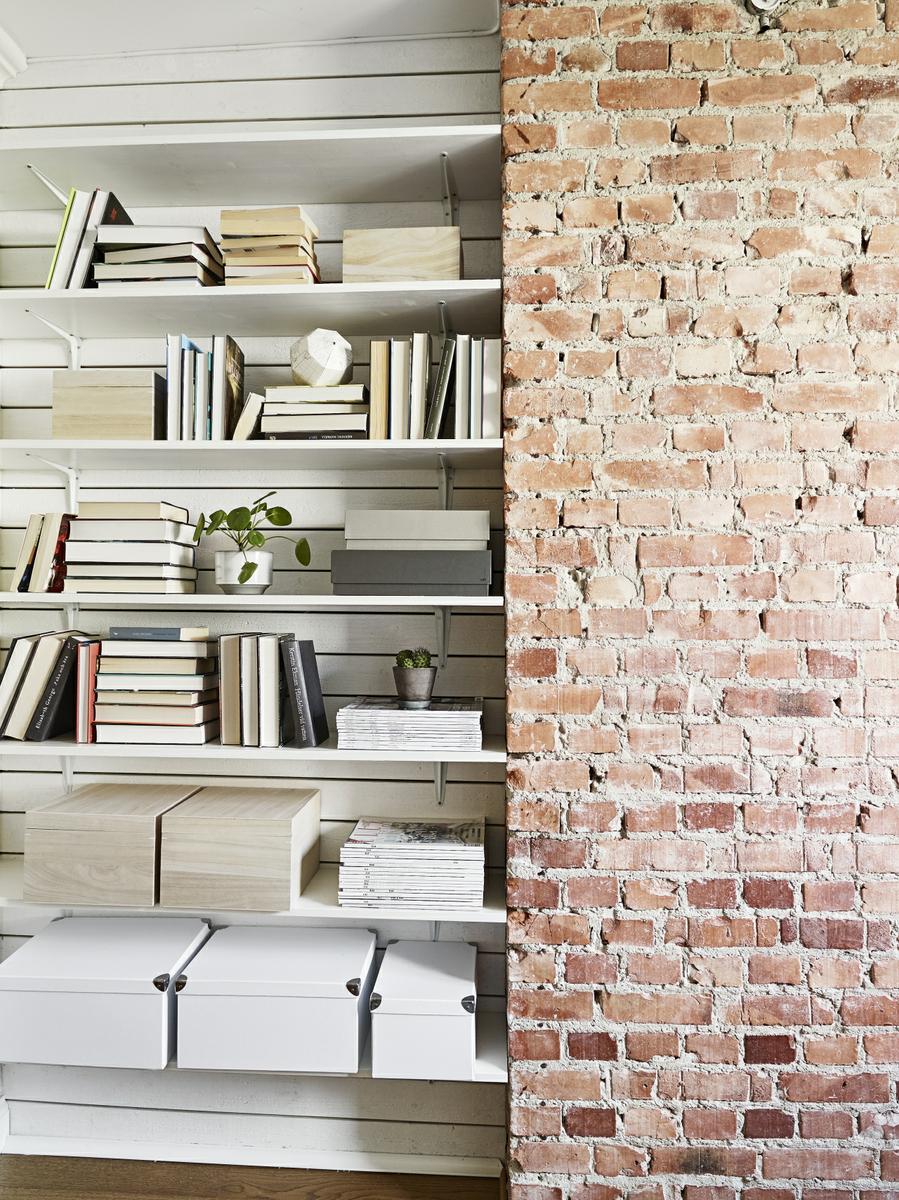 02-brick-wall-decorate