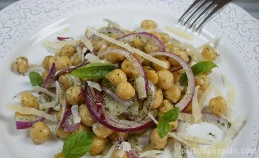 Ensalada de garbanzos al pesto