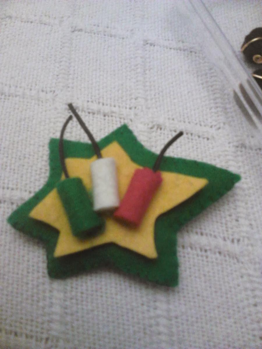 Manualidades Caseras faciles broches estrellas petardos fallas