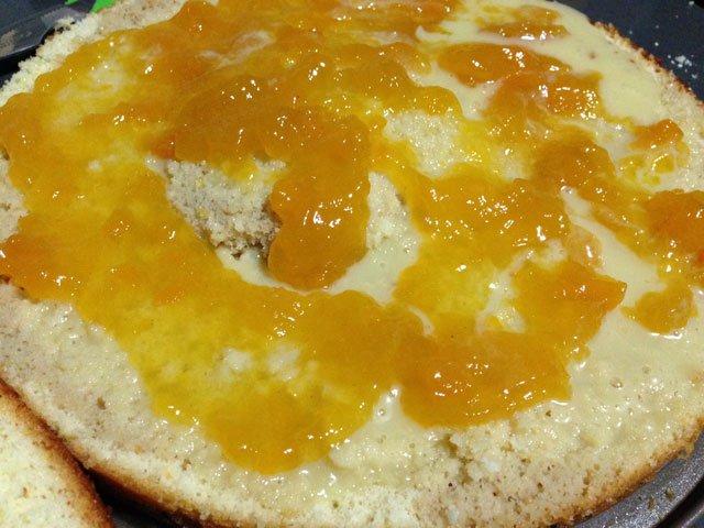 chocolate blanco con la mermelada de melocotón