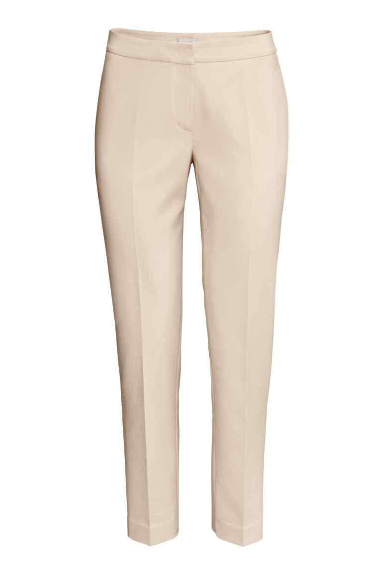 Pantalones H&M color beige: http://www2.hm.com/es_es/productpage.0271052001.html