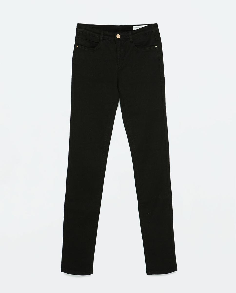 Jean Skinny Negro: http://www.zara.com/es/es/mujer/pantalones/ver-todo/pantal%C3%B3n-skinny-peach-finished-c719022p2414517.html