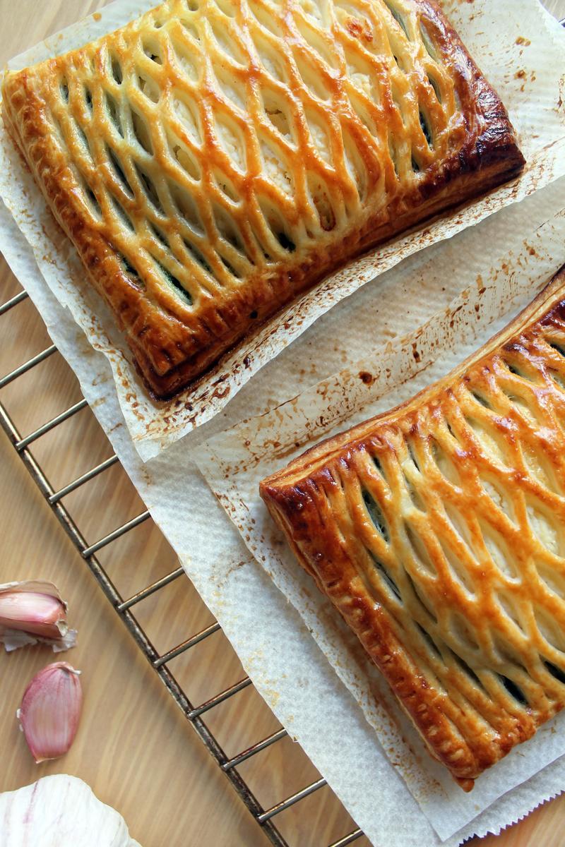 HOJALDRES ESPINACAS Y QUESO DE CABRA RECETA EMPANADA PASO A PASO