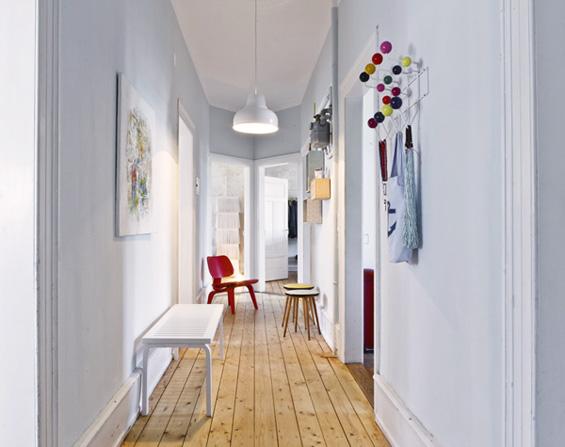 perchero-eames-pasillo