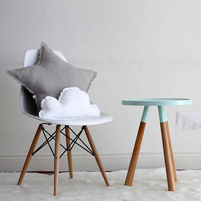 mesa-infantil-y-silla-con-cojin-de-estrella