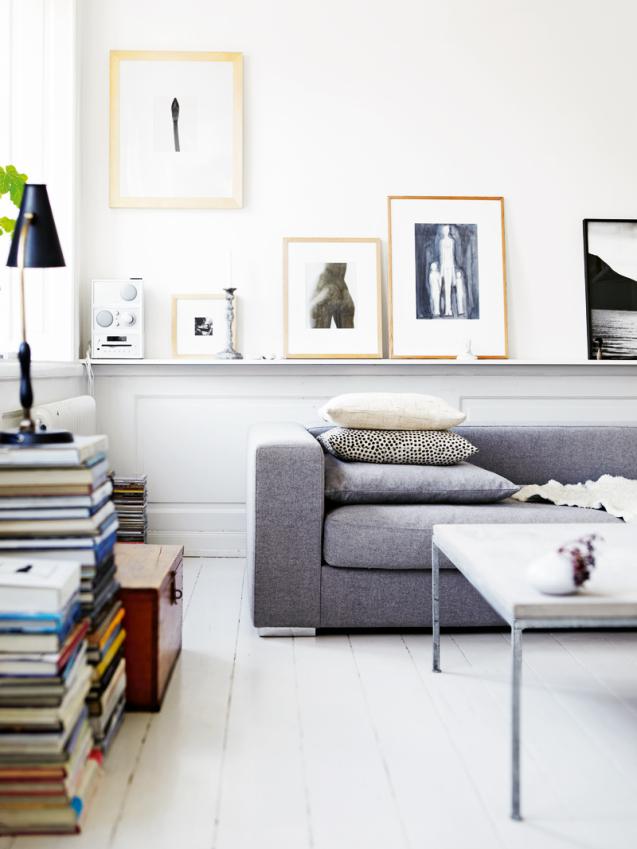 Sofa gris en el estilo nordico